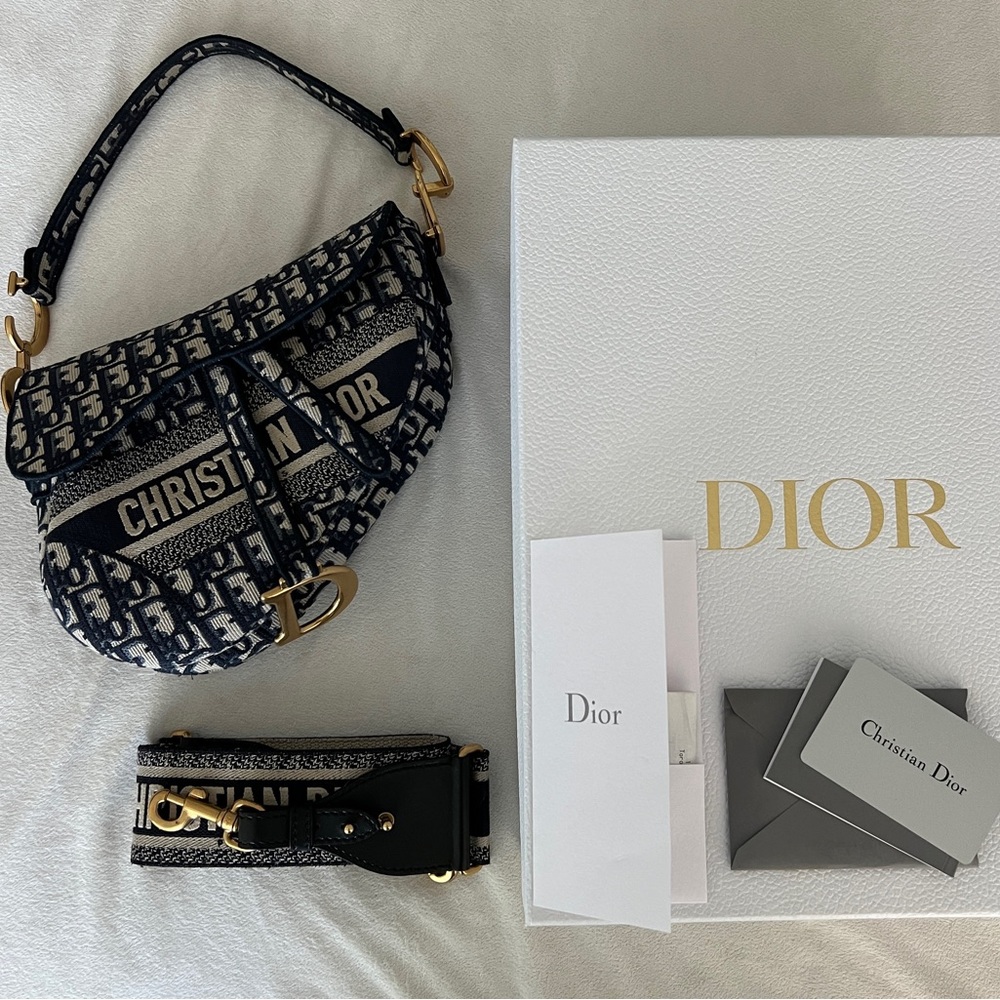 DIOR SADDLE - BLUE OBLIQUE 
EMBROIDERY WITH STRAP - FULL SET